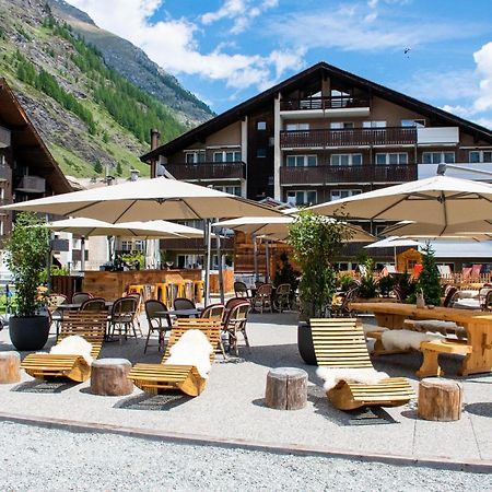 Schweizerhof Zermatt - A Small Luxury Hotel Exterior foto